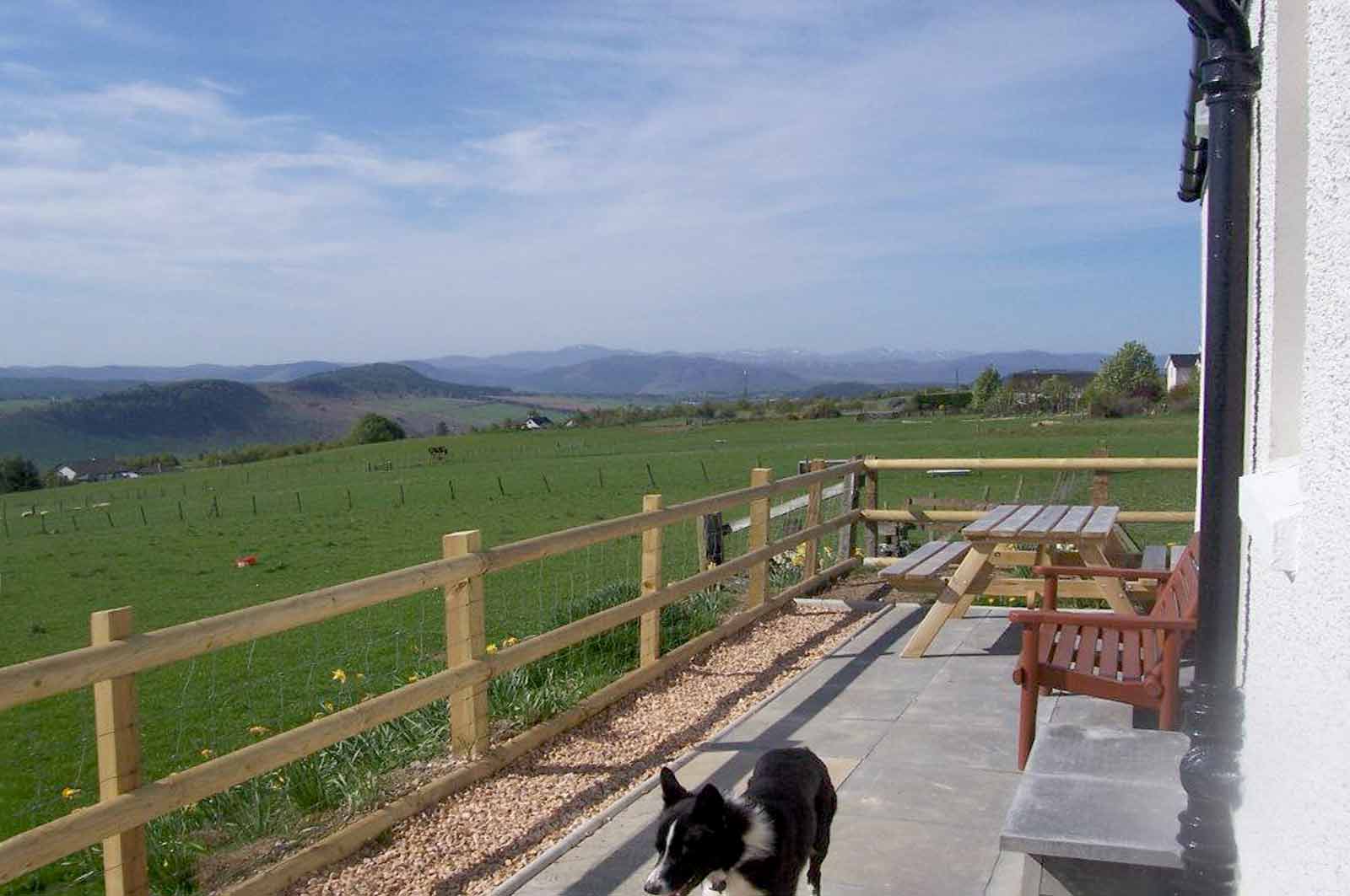 holiday cottage strathpeffer sunny outside